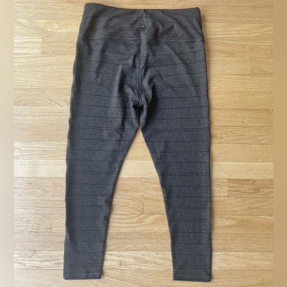 Prana Gray Leggings Size XL in Excellent Condition - Picture 8 of 14